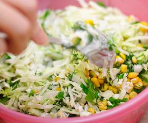 Mało pracy, a efekt powala. Ta sałatka zasługuje na owacje