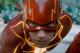 The Flash — Internauci śmieją się z efektów specjalnych. Reżyser zapewnia, że to „zamierzone działanie”