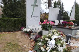 Odwiedziliśmy grób Pawła Królikowskiego. Jeden szczegół zwraca szczególną uwagę