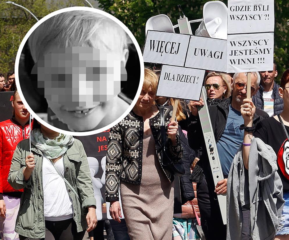 Marsz dla Kamilka z Częstochowy. Tłum skanduje: „Odpowiecie za to”, „Mordercy” pod siedzibą MOPS
