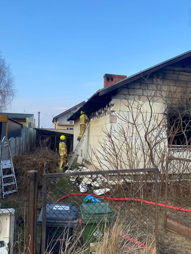 Duże straty po pożarze małego domu w Lesznie