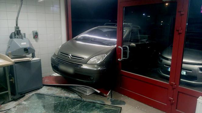 Pomyliła hamulec z gazem. Oto efekt