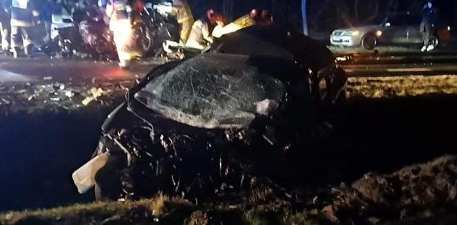 Wola Łącka. 19- i 20-latek nie żyją, dwie osoby ciężko ranne! Szokujący wypadek na DK 60 [ZDJĘCIA]