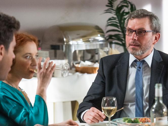 Na Wspólnej, odcinek 3284: Mikołaj (Krzysztof Wieszczek), Kama (Angelika Kujawiak)