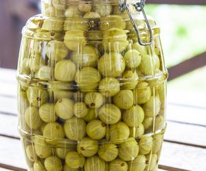 Wino z agrestu - przepis na wino deserowe