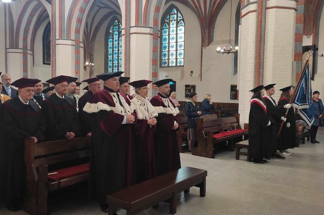 Inauguracja nowego roku akademickiego rozpoczęła się Msza świętą w koszalińskiej katedrze.