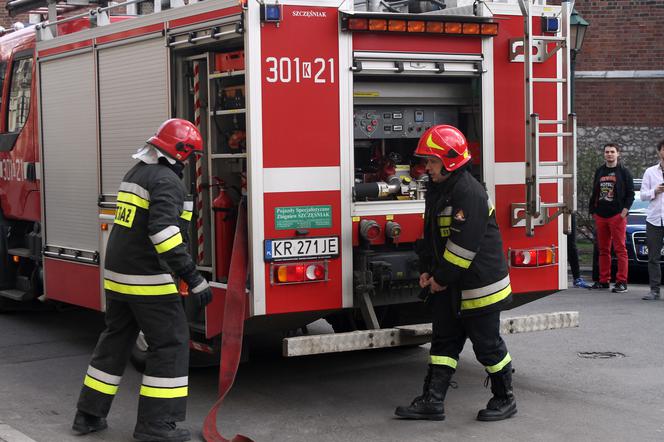 Ewakuacja w centrum Krakowa. Na miejscu pracowało kilka zastępów straży pożarnej