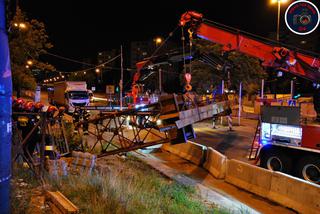 Warszawa. TIR uderzył w stalową belkę pod nowo budowany wiadukt