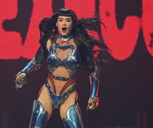 Miłość byłego premiera i piosenkarki kwitnie! Ujawniono sekrety związku