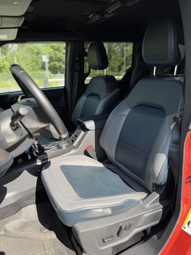 Wnętrze Forda Bronco 