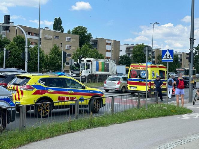 Potrąciła 14-latka na przejściu dla pieszych. W aucie pękła szyba, dziecko w szpitalu