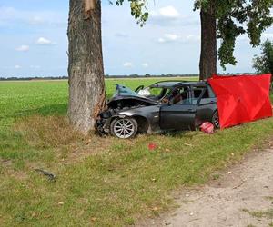 Tragedia na prostej drodze pod Śremem! Zginął 27-latek pasażer