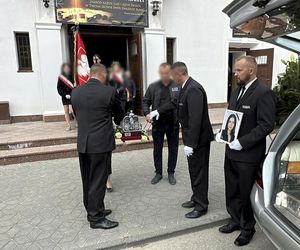 Tłumy na pogrzebie tragicznie zmarłej Mai. Kościół w Działdowie wypełniony po brzegi