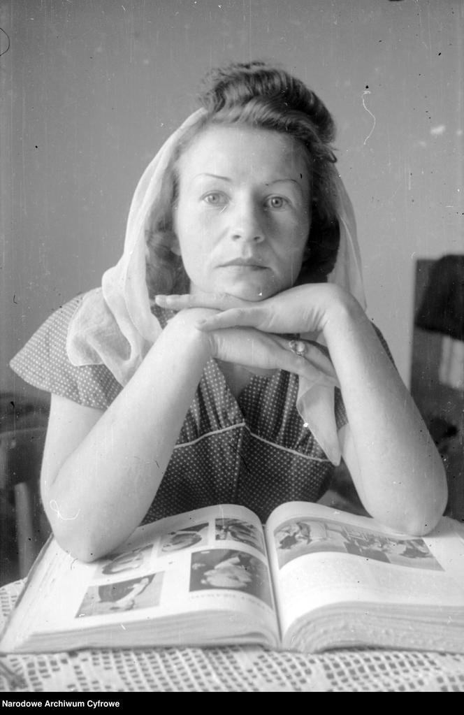 Nieznana kobieta, 1945 rok