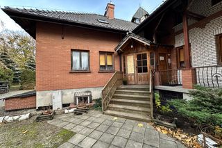 Szymon rzucił się na księdza z żeliwnym toporem! 27-latek usłyszał zarzut zabójstwa