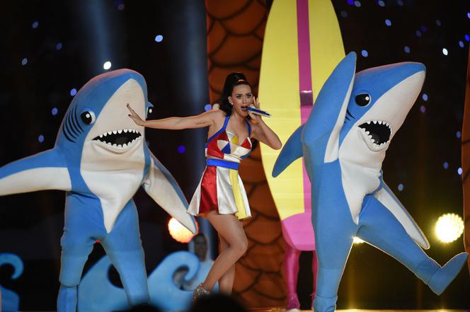 Katy Perry na Super Bowl 2015: Jeden wieczór - 3 kreacje. W której wyglądała najlepiej? Zobaczcie!