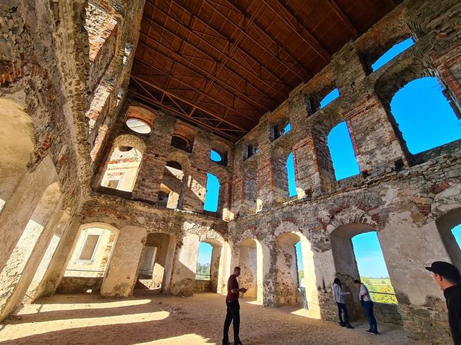 Zamek Krzyżtopór w Ujeździe.  Dopóki nie wybudowano Wersalu była to największa budowla pałacowa w Europie! 