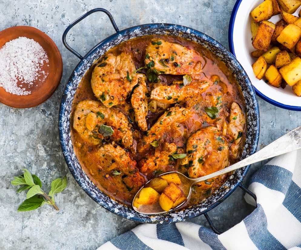 Karkówka pieczona w keczupie z cebulą i czosnkiem, która rozpływa się w ustach...