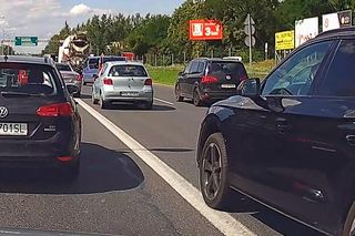 Katowice: Chciała jechać szybciej w korku, dostała nauczkę. Jest nagranie