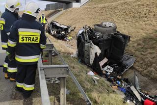 Koszmarny wypadek na A1 w Świerklanach. Samochód rozerwało na pół! Kierowca zniknął