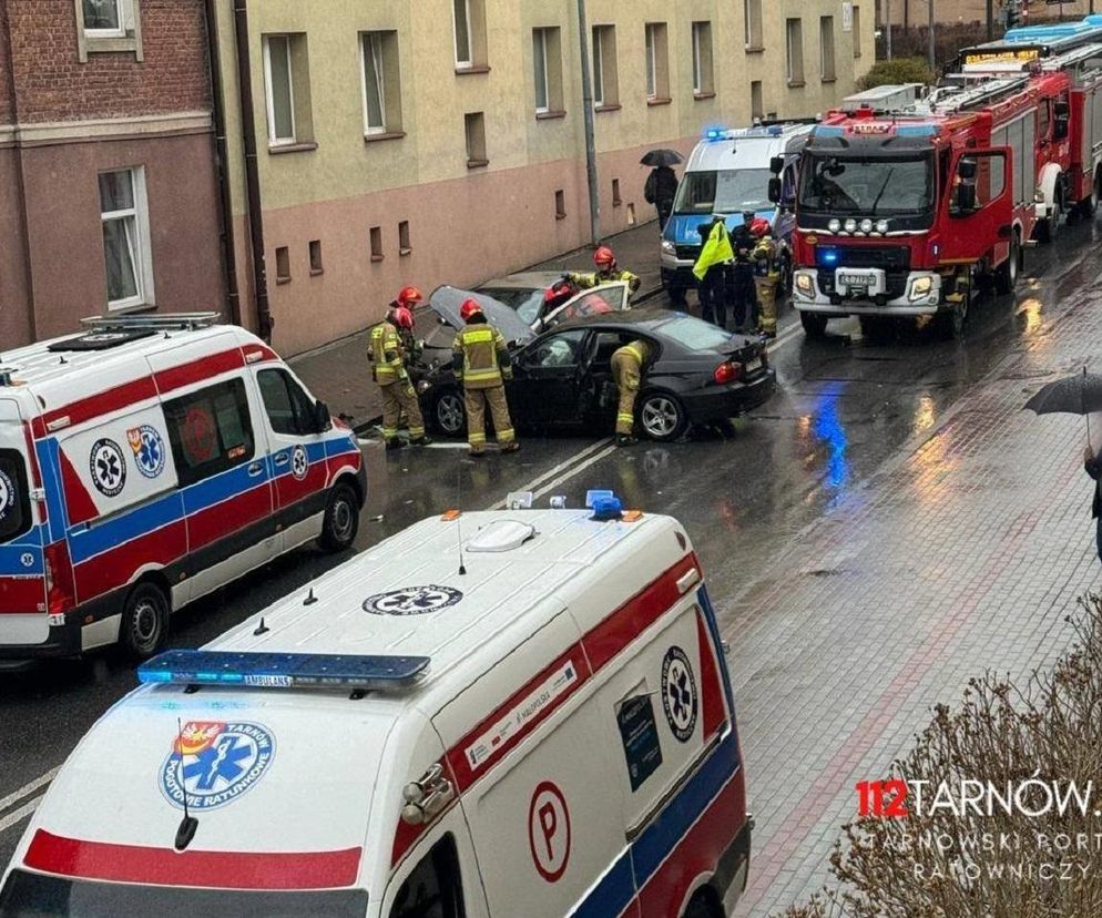 Tarnów. Kraksa na ulicy Mickiewicza. Jedna osoba trafiła do szpitala