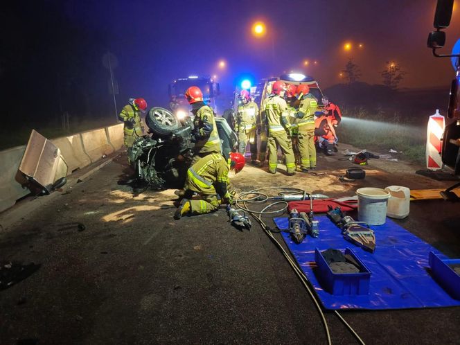 Groźny wypadek w Gdańsku. Dachowanie auta na ul. Sucharskiego