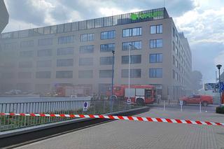 Pożar na Promenadach Wrocławskich! Trwa akcja strażaków [ZDJĘCIA]