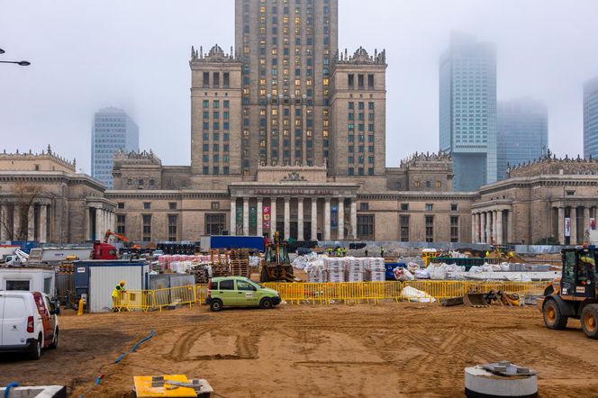 Trwa przebudowa części dawnego Placu Defilad w plac Centralny