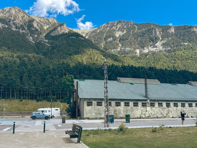  Canfranc Estación, Hiszpania. Dawny dworzec kolejowy zamienił się w luksusowy hotel