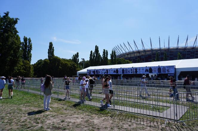 Pod Stadionem Narodowym wystartowała sprzedaż merchu Taylor Swift, pojawili się pierwsi fani