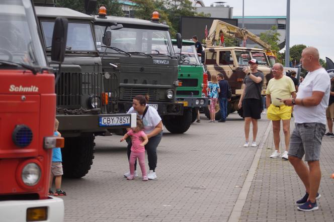 Niesamowite auta zaparkowały w Bydgoszczy! Zobacz zabytkowe STARy [ZDJĘCIA]