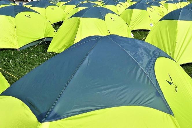 Pole namiotowe w Parku Poniatowskiego. To ułatwienie dla festiwalowiczów