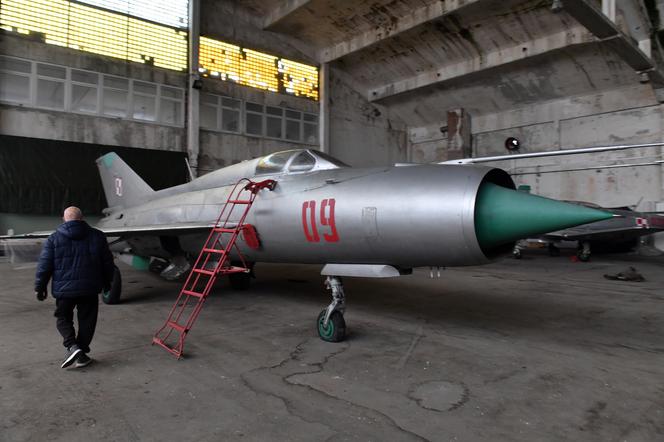 Rogowo: Zabytkowy samolot MIG 21 trafił do muzeum