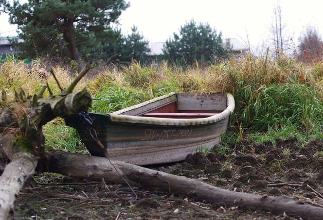 Mroczne klimaty nad zalewem brodzkim. Idealne na spacer dla fotografów