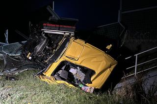 Feliksów. Zderzenie samochodu osobowego z cysterną. Ciężarówka zablokowała całą autostradę