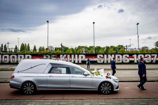 Kibice pożegnali Leo Beenhakkera. Ostatnia droga byłego reprezentanta Polski