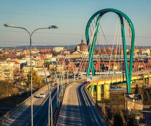 Oto najbardziej zakorkowane miasta w Polsce. W niektórych tracicie 100 godzin rocznie na podróże!