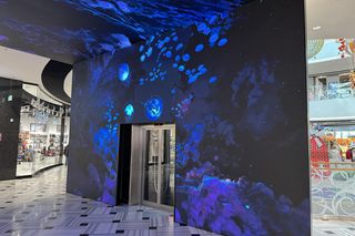 Na ekranie wyświetlane są animacje 3D