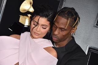 Kylie Jenner i Travis Scott wezmą ŚLUB na jachcie?! Paparazzi wypatrzyli BIAŁĄ SUKNIĘ!