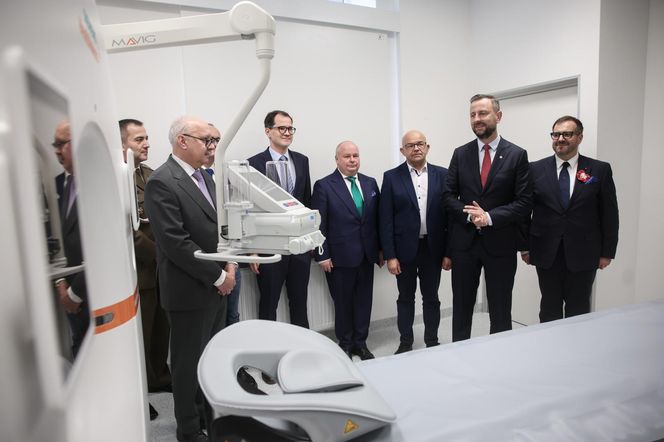 Nowoczesny tomograf w krakowskim szpitalu wojskowym. Sprzęt z funduszy KPO zaprezentował szef MON