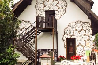 Pomysły na majówkę 2024: odwiedź Centrum Koronki Koniakowskiej!