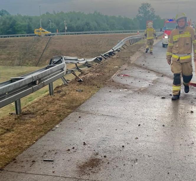 Luksusowe BMW rozbiło się na autostradzie A2 pod Świebodzinem