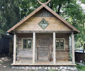 Ola i Adam złożyli stary spichlerz, jak układankę z puzzli
