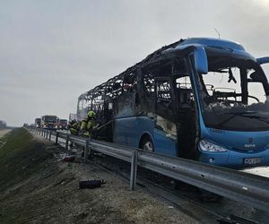 Na A2 na wysokości Gręzowa zapalił się autobus turystyczny