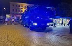 Wrocław. Burdy kibiców na Starym Rynku. Interweniowała policja [ZDJĘCIA].