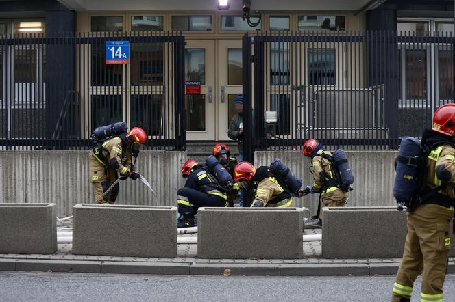 Zamknięta ulica w centrum Warszawy. Tajemnicze ćwiczenia, chodzi o ambasadę.