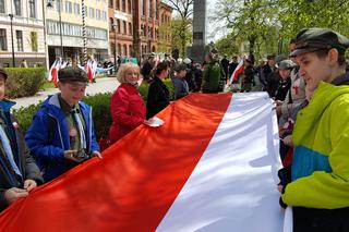 Tak bydgoszczanie świętowali Dzień Flagi! Na placu Wolności było biało-czerwono