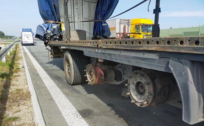 Jechał bez kół i hamulców