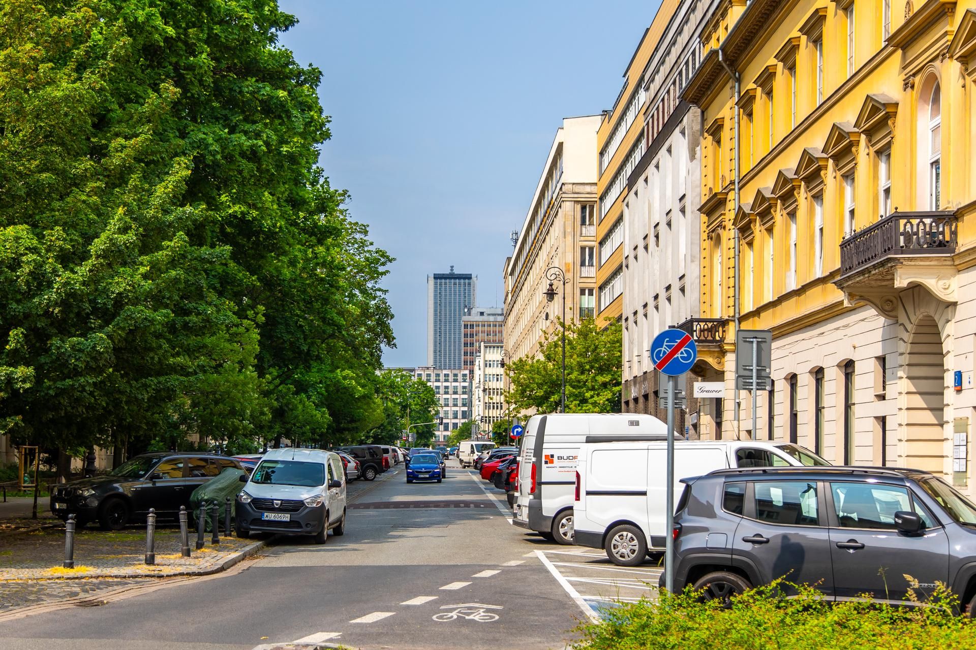 Ulice Śródmieścia Warszawy, na których urzędnicy dostaną miejsca parkingowe
