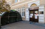 Gdynia: W namiocie przed szpitalem segregują pacjentów